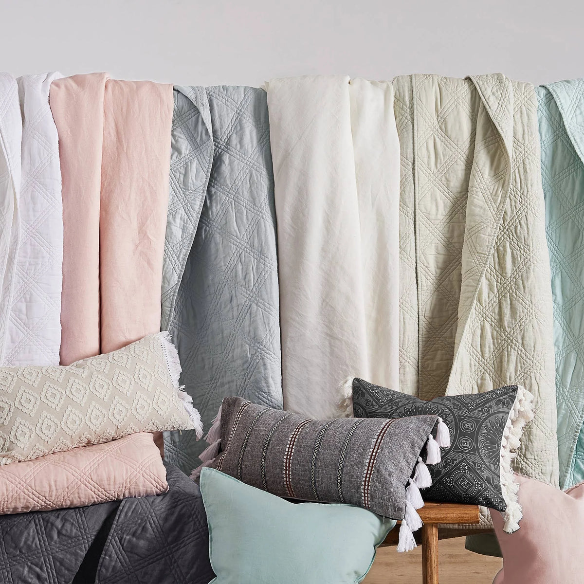 Charcoal Washed Linen Quilt King D330766