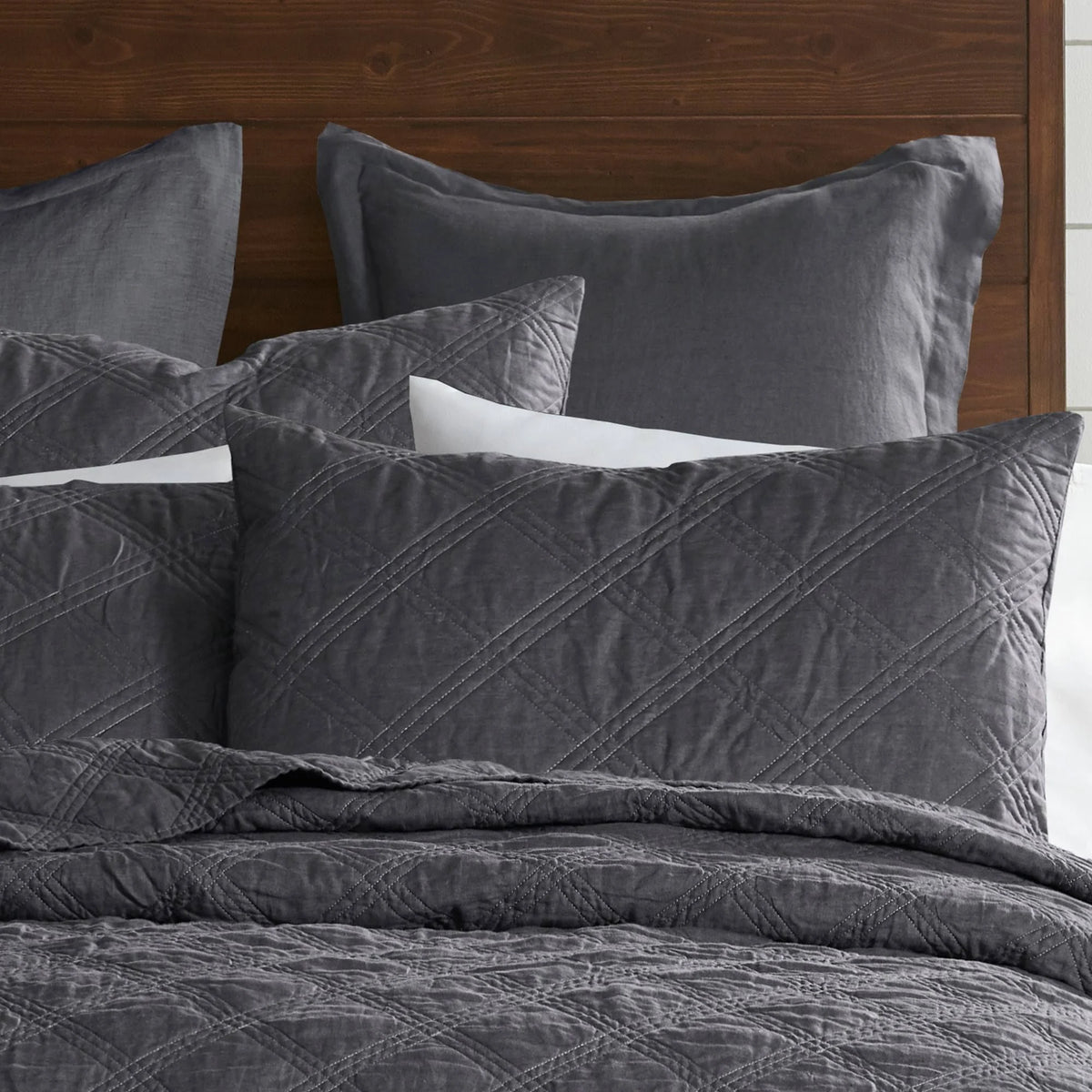 Charcoal Washed Linen Quilt King D330766