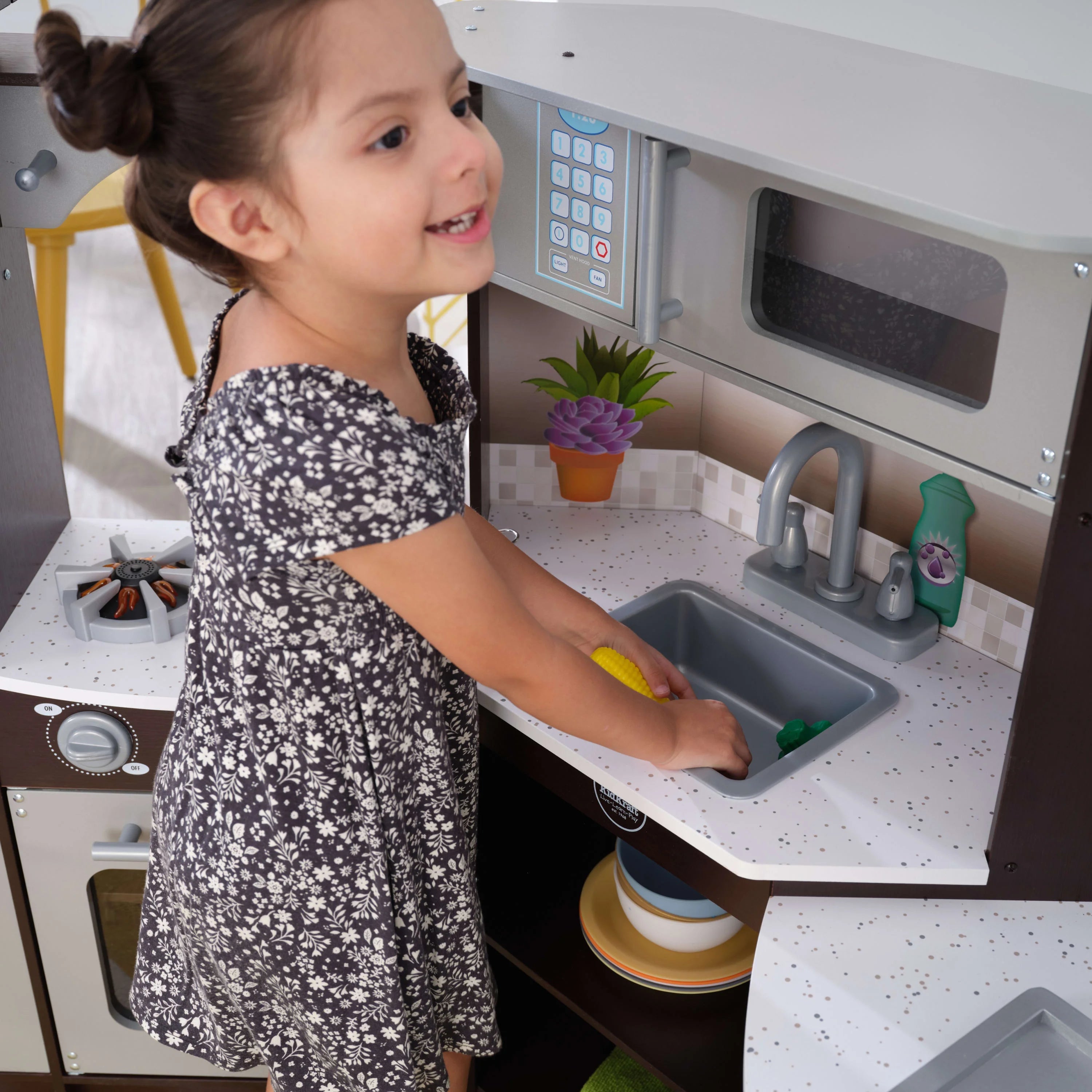 Espresso Corner Play Kitchen with Lights & Sounds P98362