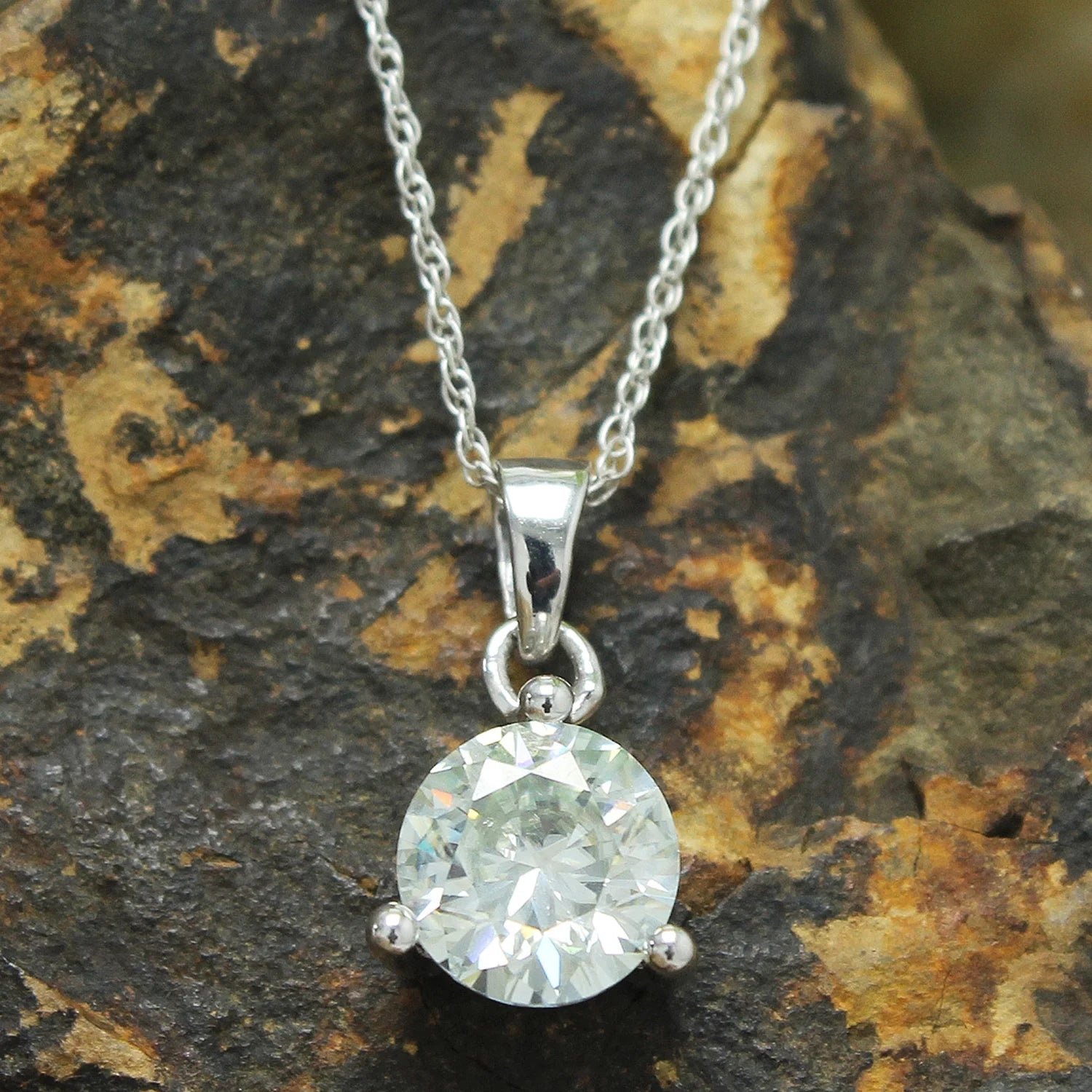 2CT Moissanite Pendant Necklace 18K White Gold Plated Silver D Color Ideal Cut Q880
