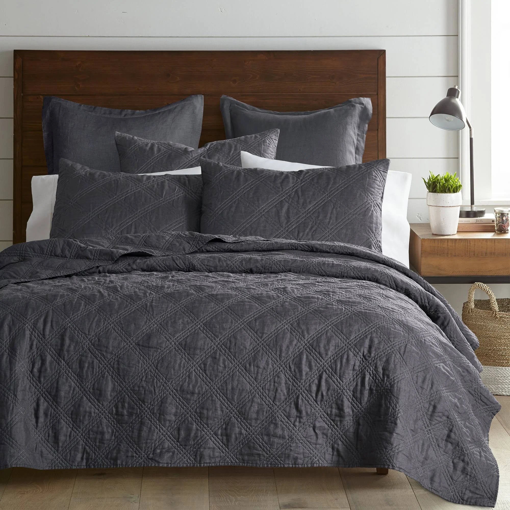 Charcoal Washed Linen Quilt King D330766