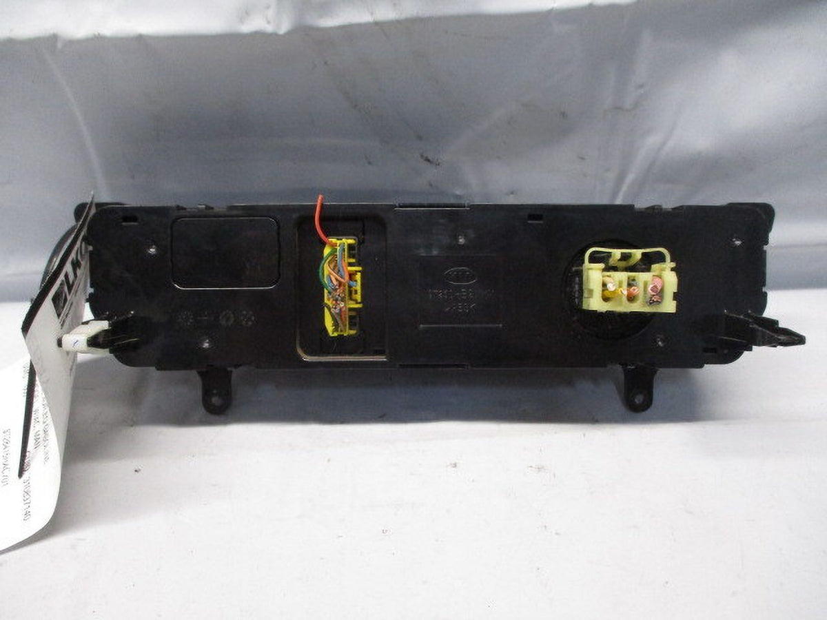 Pre-Owned Kia Soul AC Heater Temperature Control Unit T321621
