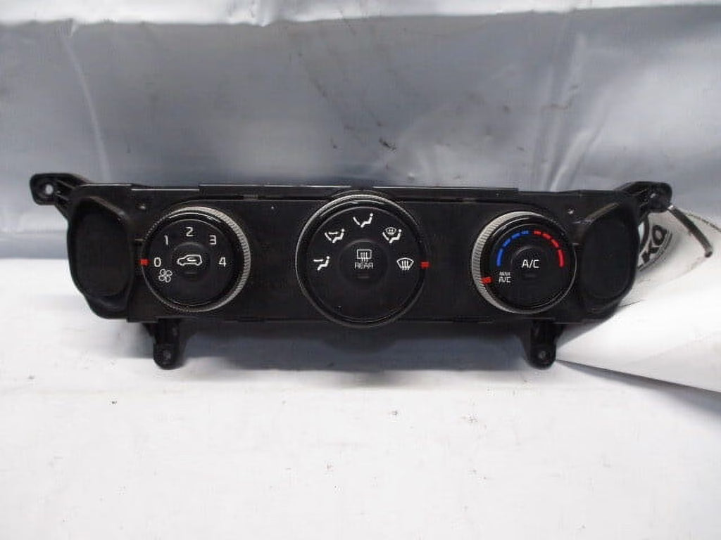 Pre-Owned Kia Soul AC Heater Temperature Control Unit T321621