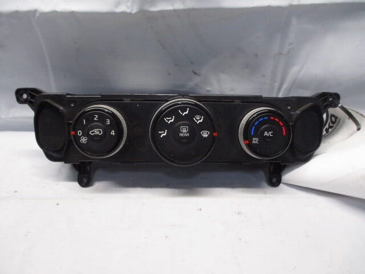 Pre-Owned Kia Soul AC Heater Temperature Control Unit T321621