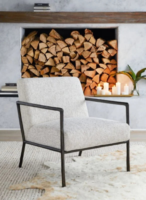 Pearl Accent Chair Q26160