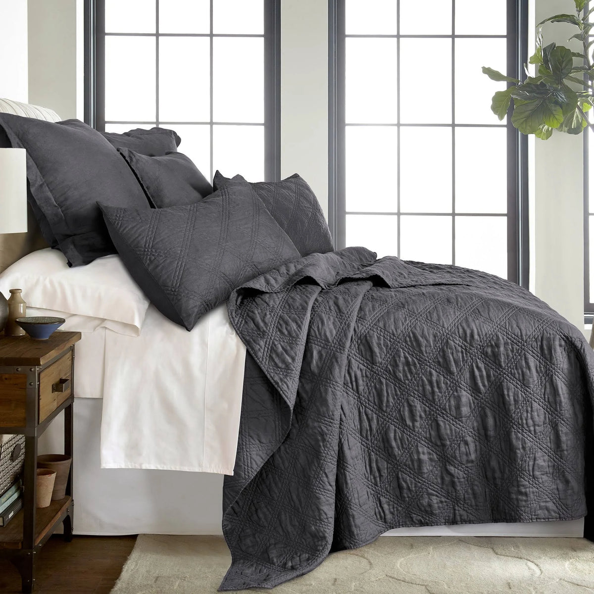 Charcoal Washed Linen Quilt King D330766