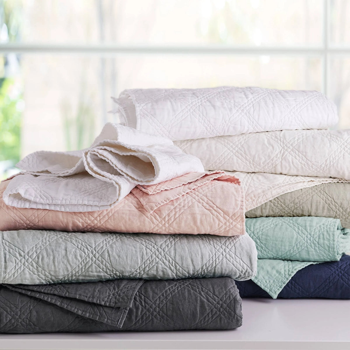 Charcoal Washed Linen Quilt King D330766
